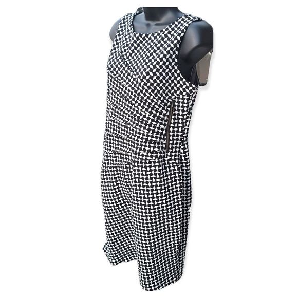 ILE Graphic Side Ruching Sleeveless Dress Black & White Size 8 - Picture 4 of 6